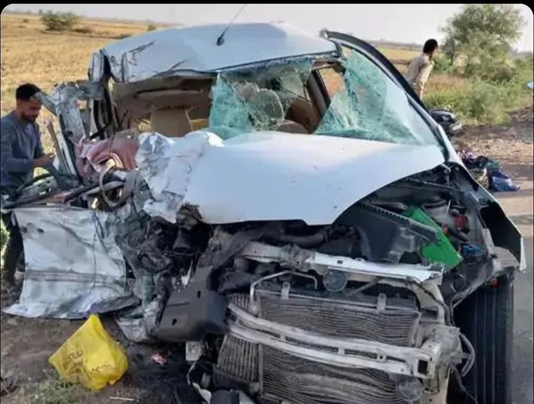 ભાવનગર-અમદાવાદ હાઈવે પર ટ્રક અને કાર વચ્ચે અકસ્માત થયો, 3 લોકોના સ્થળ પર મોત થયા