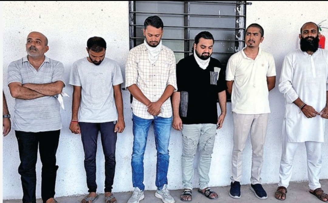 નિકોલમાંથી વેપારીનું અપહરણ કરનાર પોલીસે ગણતરી કલાકોમાં ભેદ ઉકેલ્યો નિકોલમાંથી વેપારીનું અપહરણ કરનાર પોલીસે ગણતરી કલાકોમાં ભેદ ઉકેલ્યો