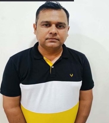 અમદાવાદમાં સીજીએસડીના અધિકારી 10 હજારની લાંચ લેતા ઝડપાયા અમદાવાદમાં સીજીએસડીના અધિકારી 10 હજારની લાંચ લેતા ઝડપાયા
